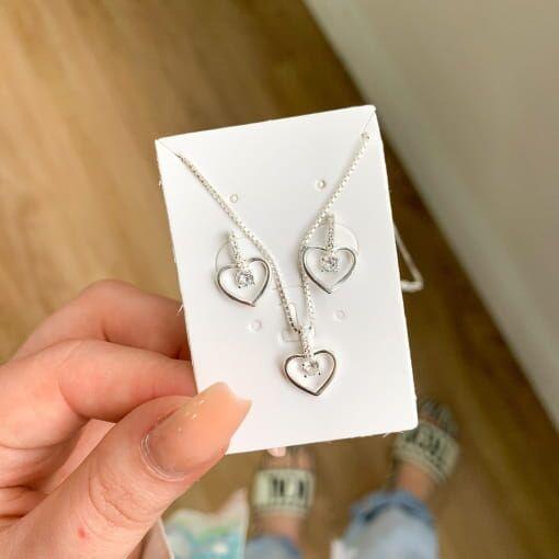 CONJUNTO CORAÇÃO COM PEDRA PENDURADA