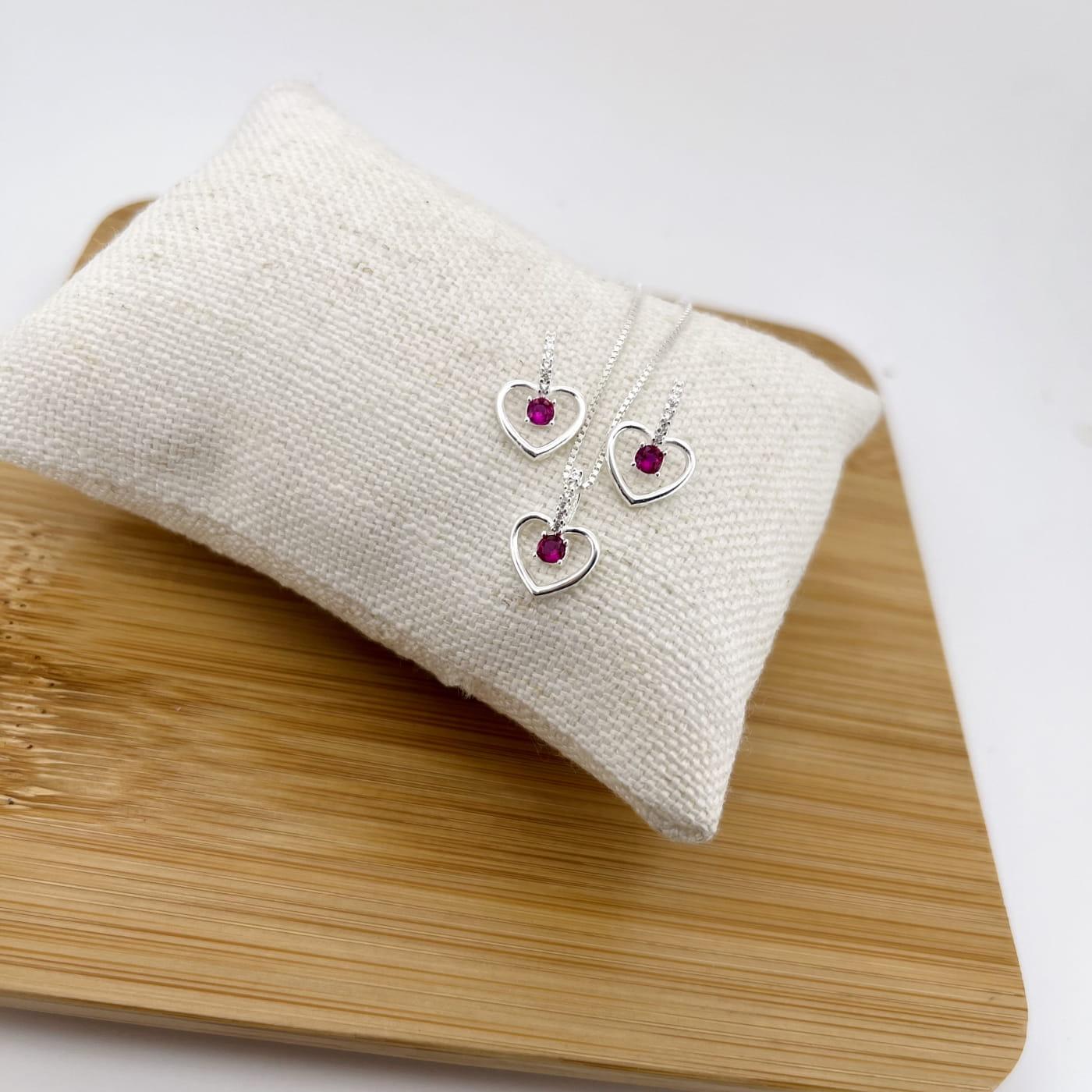 CONJUNTO CORAÇÃO COM PEDRA PENDURADA